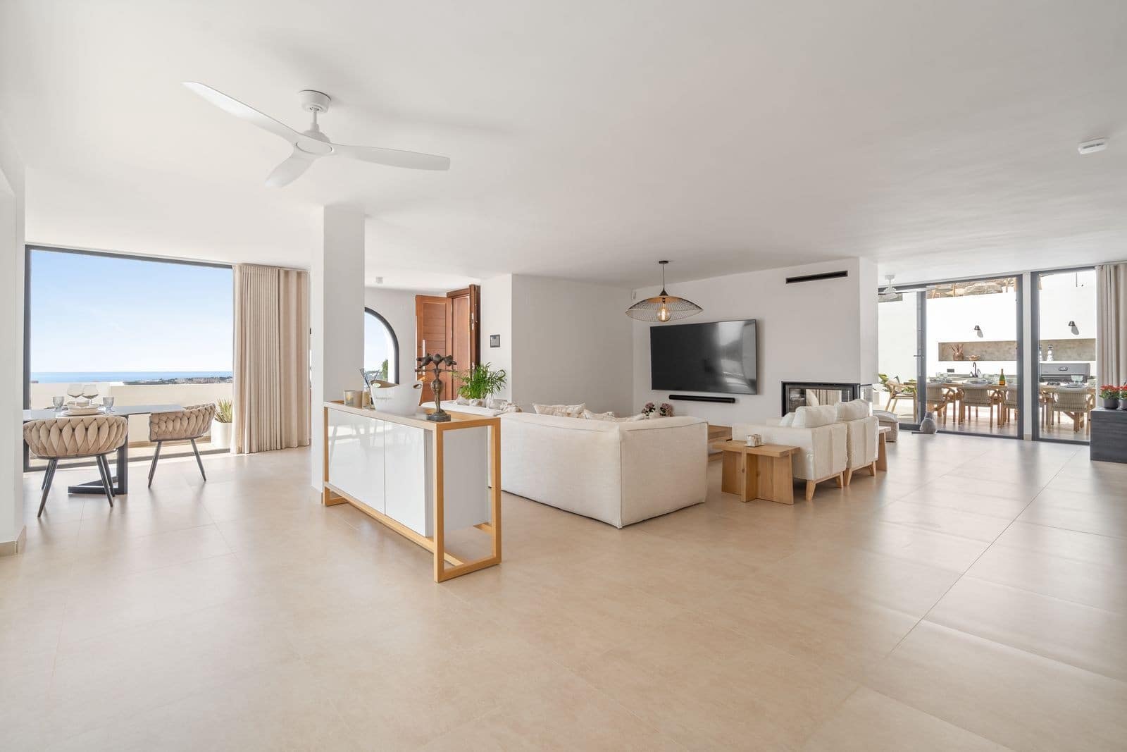 5 bedroom Villa for sale in Nueva Andalucia with pool garage - € 4,950,000 (Ref: 9822495)