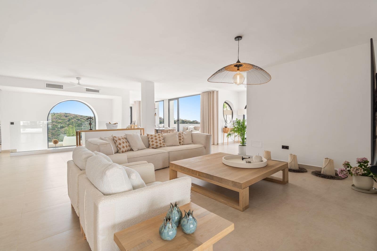 5 bedroom Villa for sale in Nueva Andalucia with pool garage - € 4,950,000 (Ref: 9822495)
