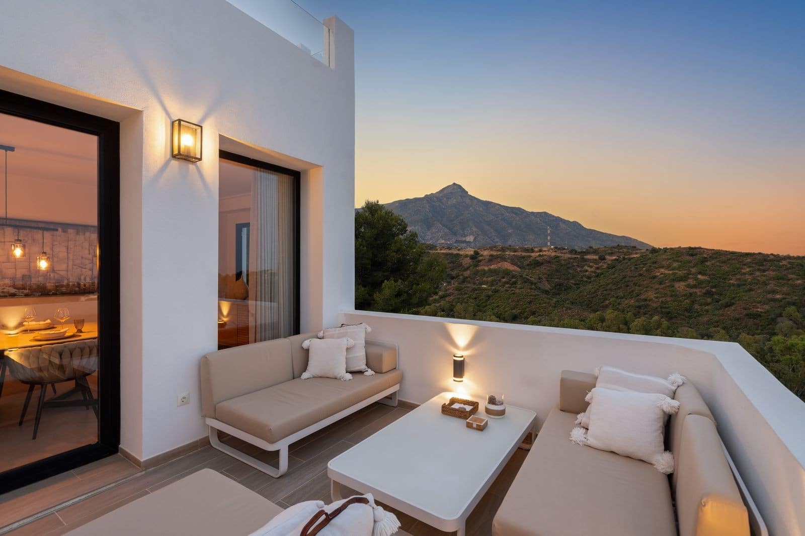 5 bedroom Villa for sale in Nueva Andalucia with pool garage - € 4,950,000 (Ref: 9822495)