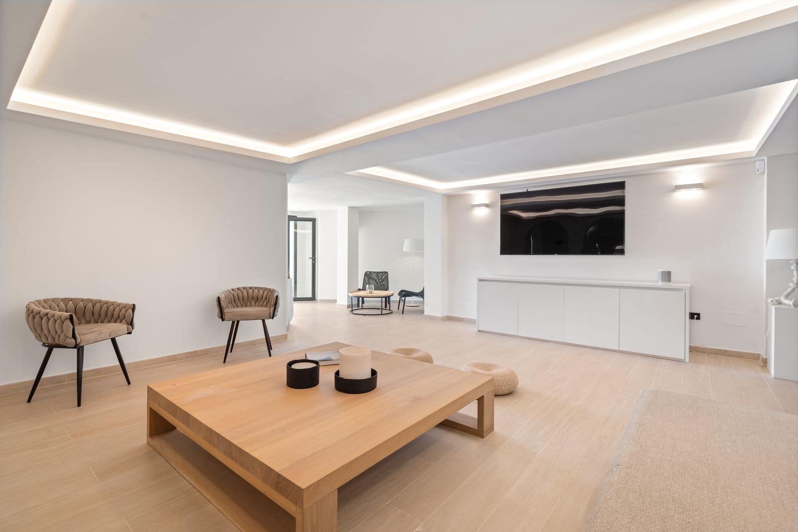 5 bedroom Villa for sale in Nueva Andalucia with pool garage - € 4,950,000 (Ref: 9822495)