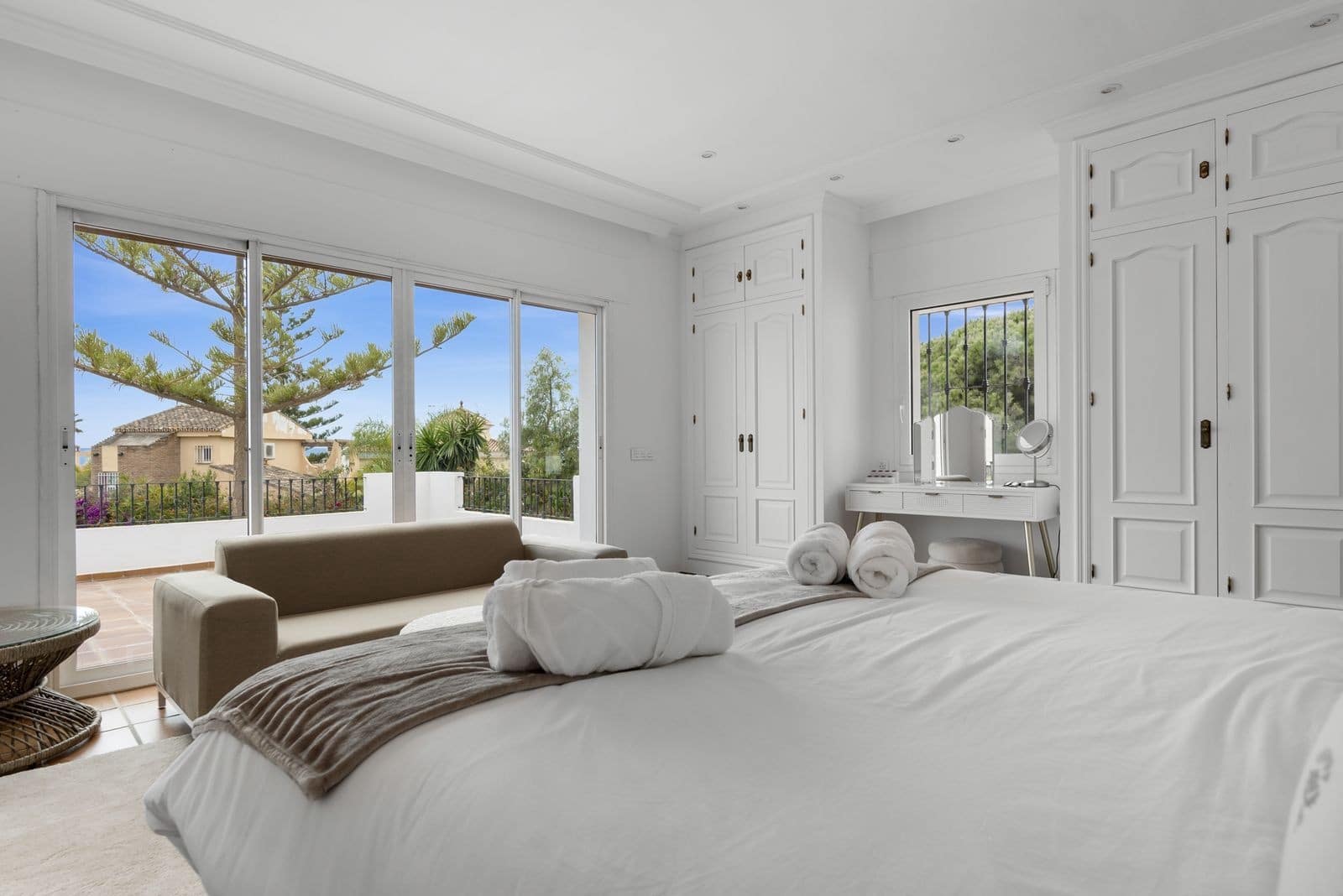 5 soverom Villa til salgs i Marbella med svømmebasseng garasje - € 2 195 000 (Ref: 9824942)