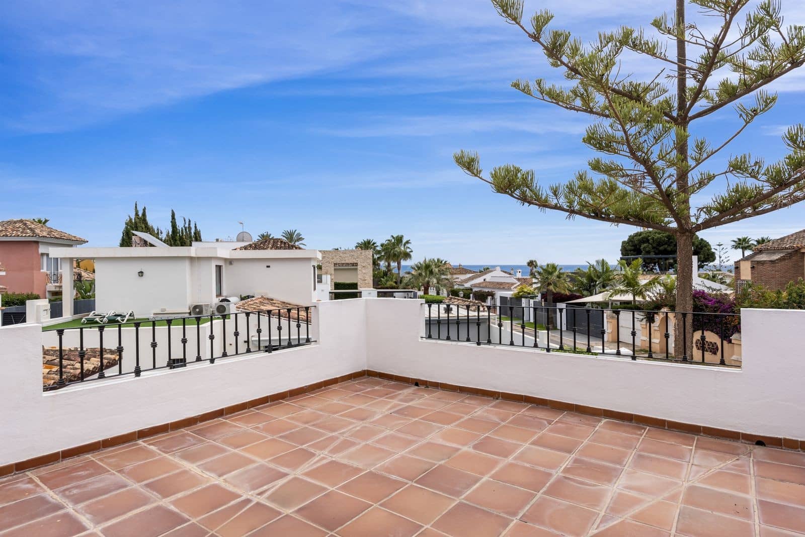 5 soverom Villa til salgs i Marbella med svømmebasseng garasje - € 2 195 000 (Ref: 9824942)