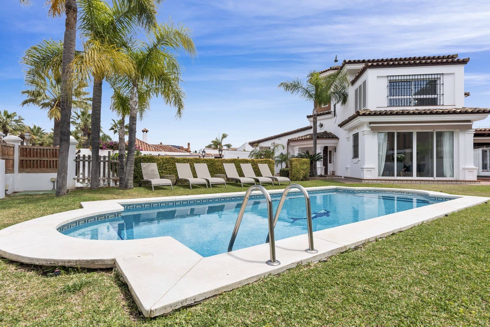 5 soverom Villa til salgs i Marbella med svømmebasseng garasje - € 2 195 000 (Ref: 9824942)