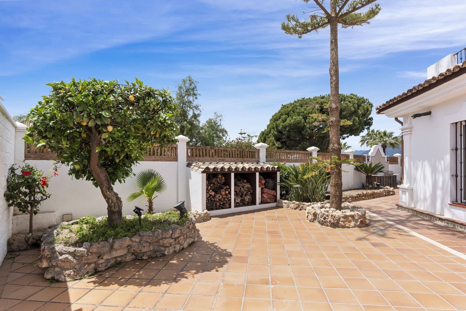 5 soverom Villa til salgs i Marbella med svømmebasseng garasje - € 2 195 000 (Ref: 9824942)