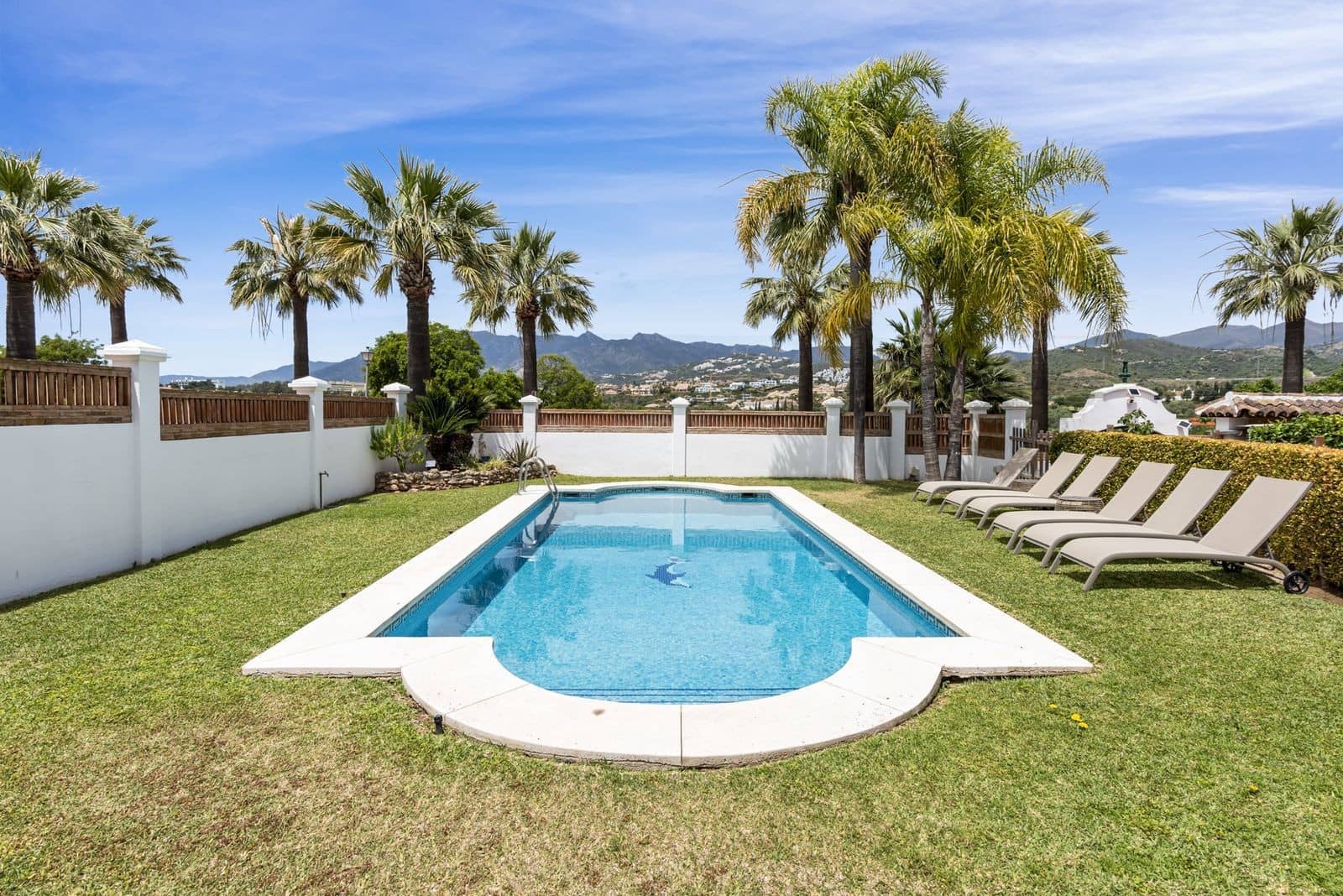 5 soverom Villa til salgs i Marbella med svømmebasseng garasje - € 2 195 000 (Ref: 9824942)
