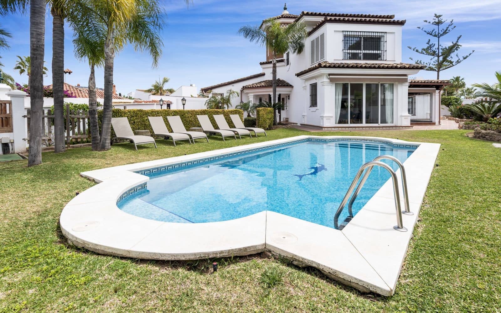 5 soverom Villa til salgs i Marbella med svømmebasseng garasje - € 2 195 000 (Ref: 9824942)