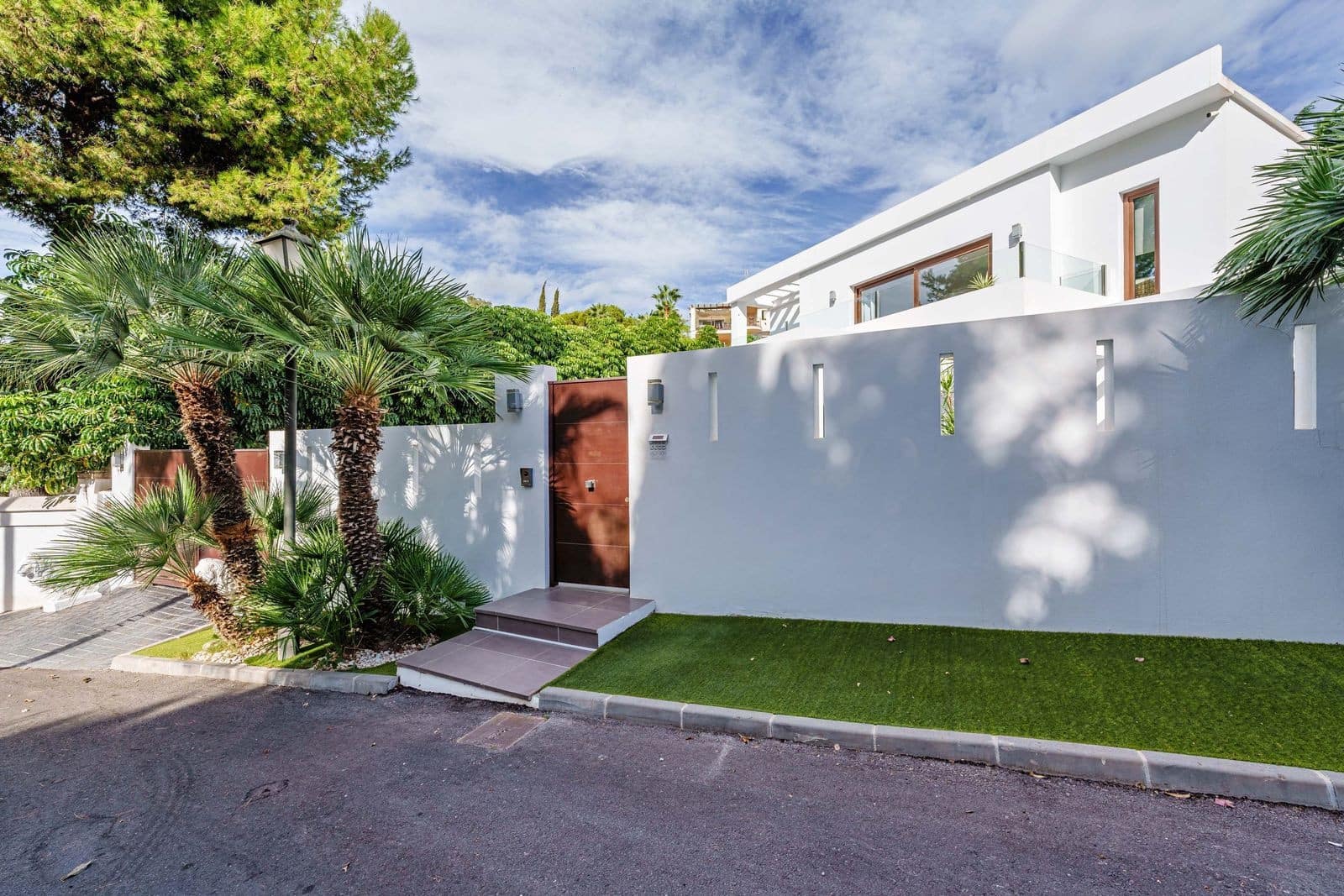 5 makuuhuone Huvila myytävänä paikassa Marbella mukana uima-altaan 
autotalli - 2 490 000 € (Ref: 9824944)