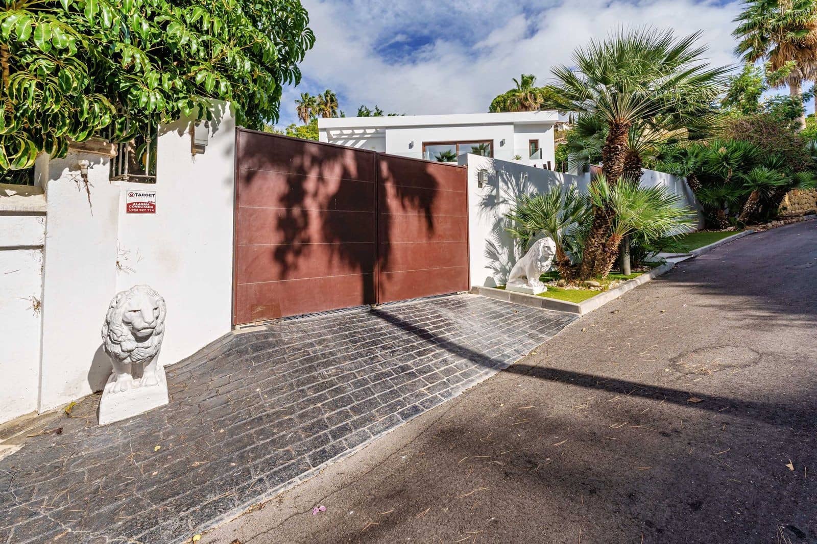 5 makuuhuone Huvila myytävänä paikassa Marbella mukana uima-altaan 
autotalli - 2 490 000 € (Ref: 9824944)
