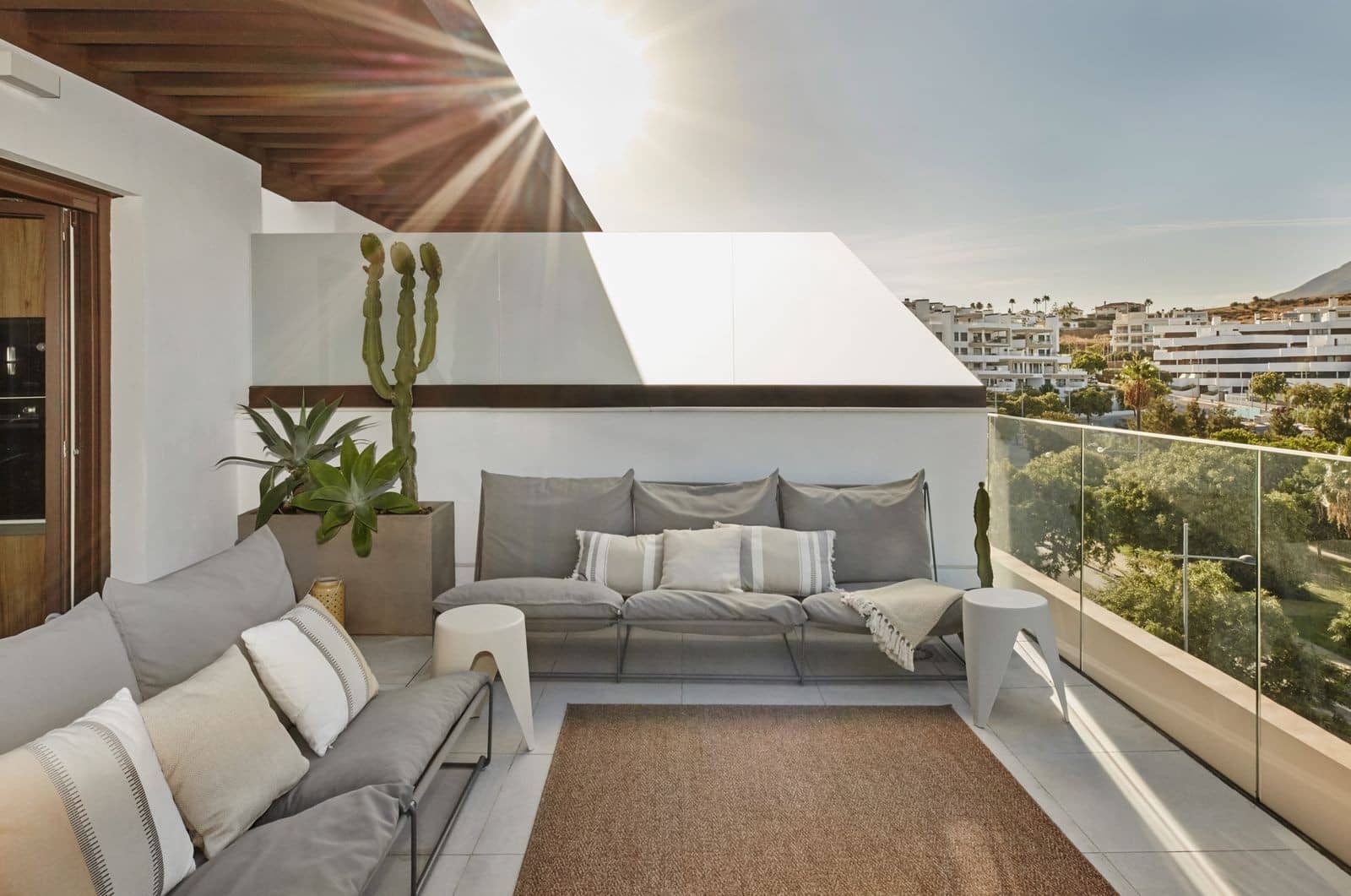 3 bedroom Apartment for sale in Estepona with pool garage - € 735,000 (Ref: 9824945)