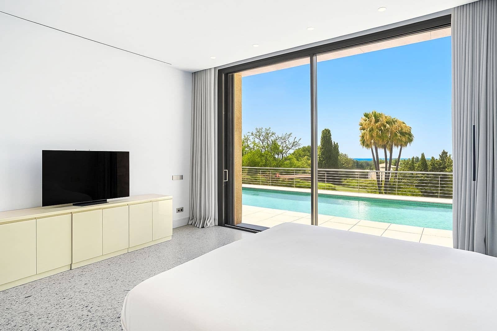 5 bedroom Villa for sale in Marbella with pool garage - € 4,195,000 (Ref: 9824946)