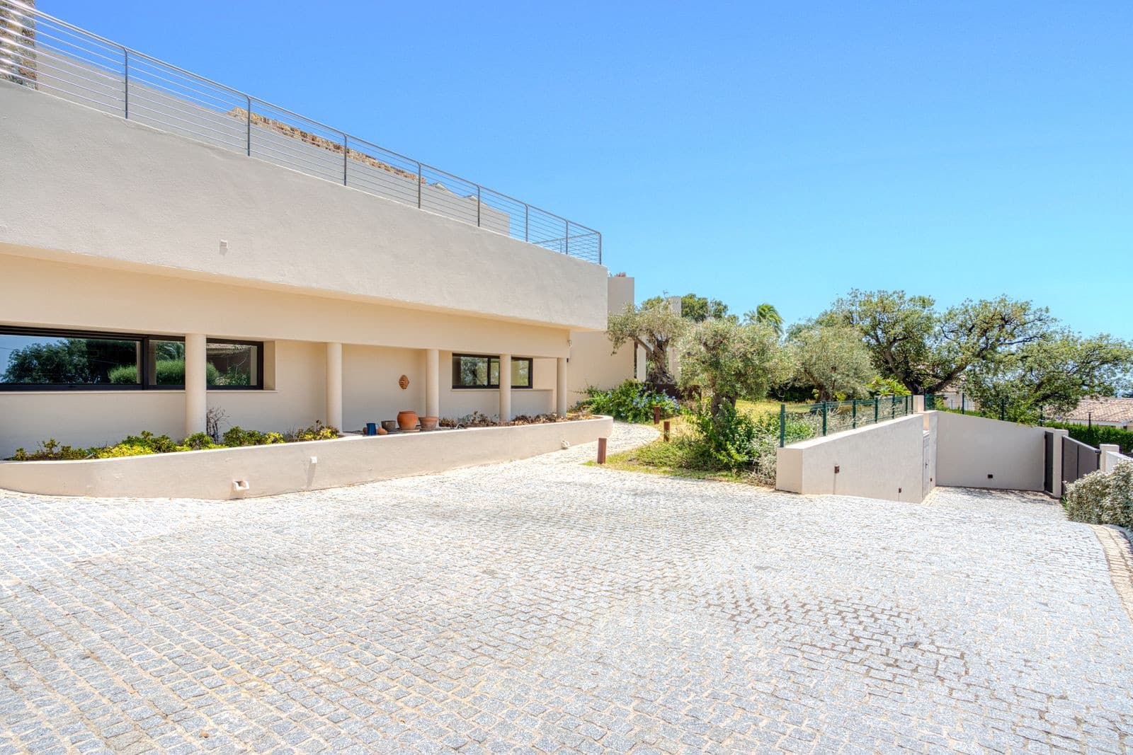 5 bedroom Villa for sale in Marbella with pool garage - € 4,195,000 (Ref: 9824946)