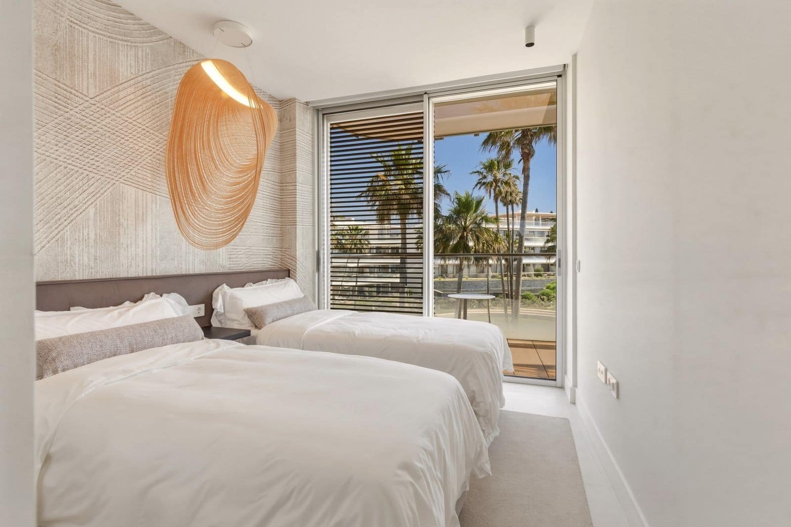 4 sypialnia Apartament na sprzedaż w Estepona z basenem garażem - 2 090 000 € (Ref: 9828991)