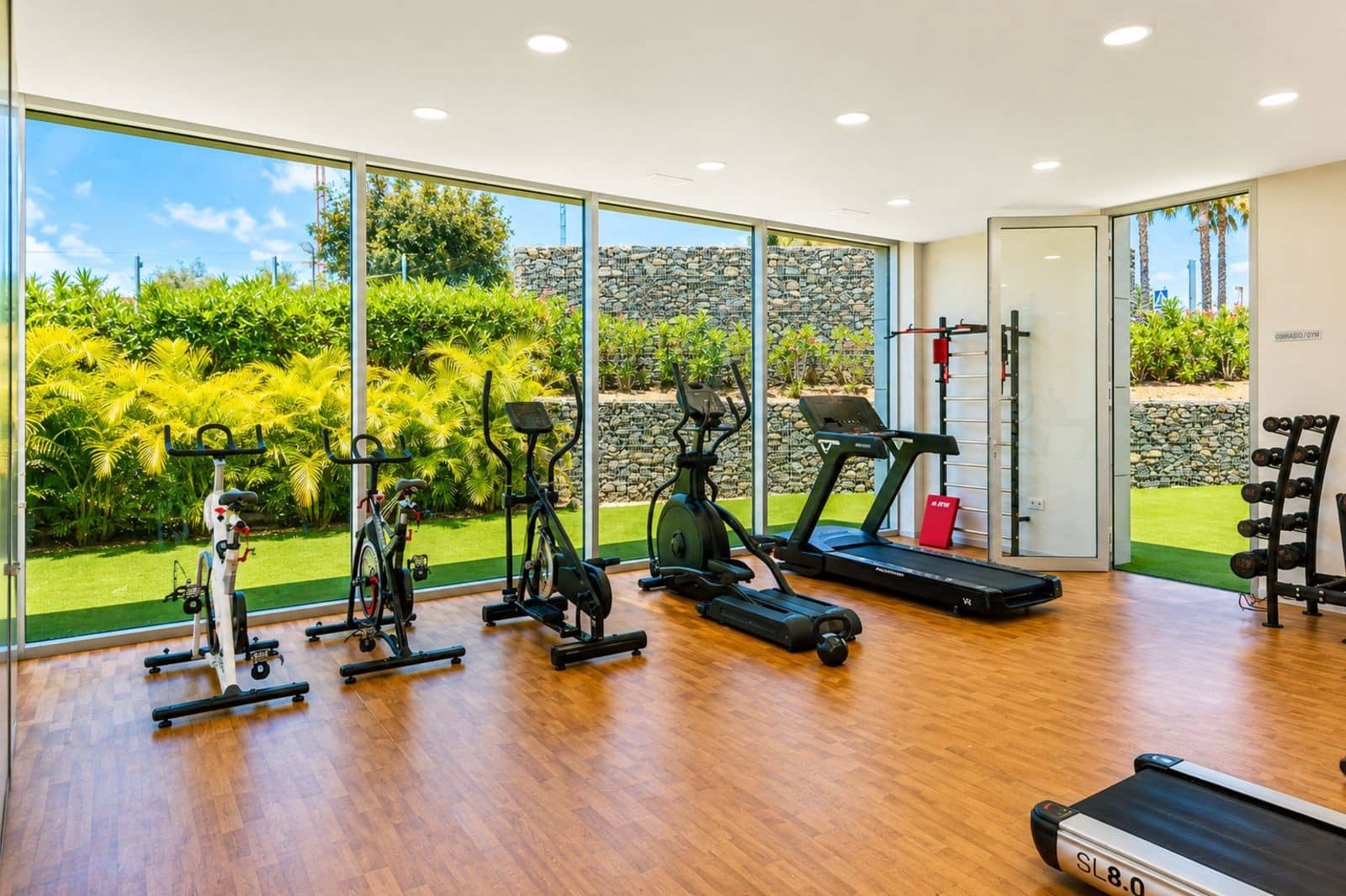 4 sypialnia Apartament na sprzedaż w Estepona z basenem garażem - 2 090 000 € (Ref: 9828991)