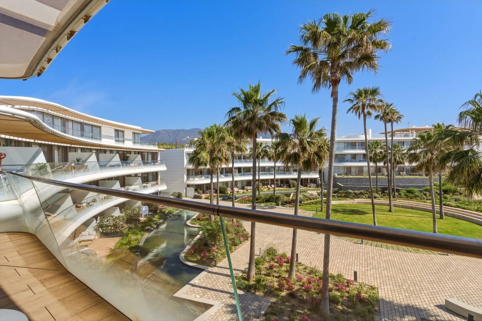 4 sypialnia Apartament na sprzedaż w Estepona z basenem garażem - 2 090 000 € (Ref: 9828991)