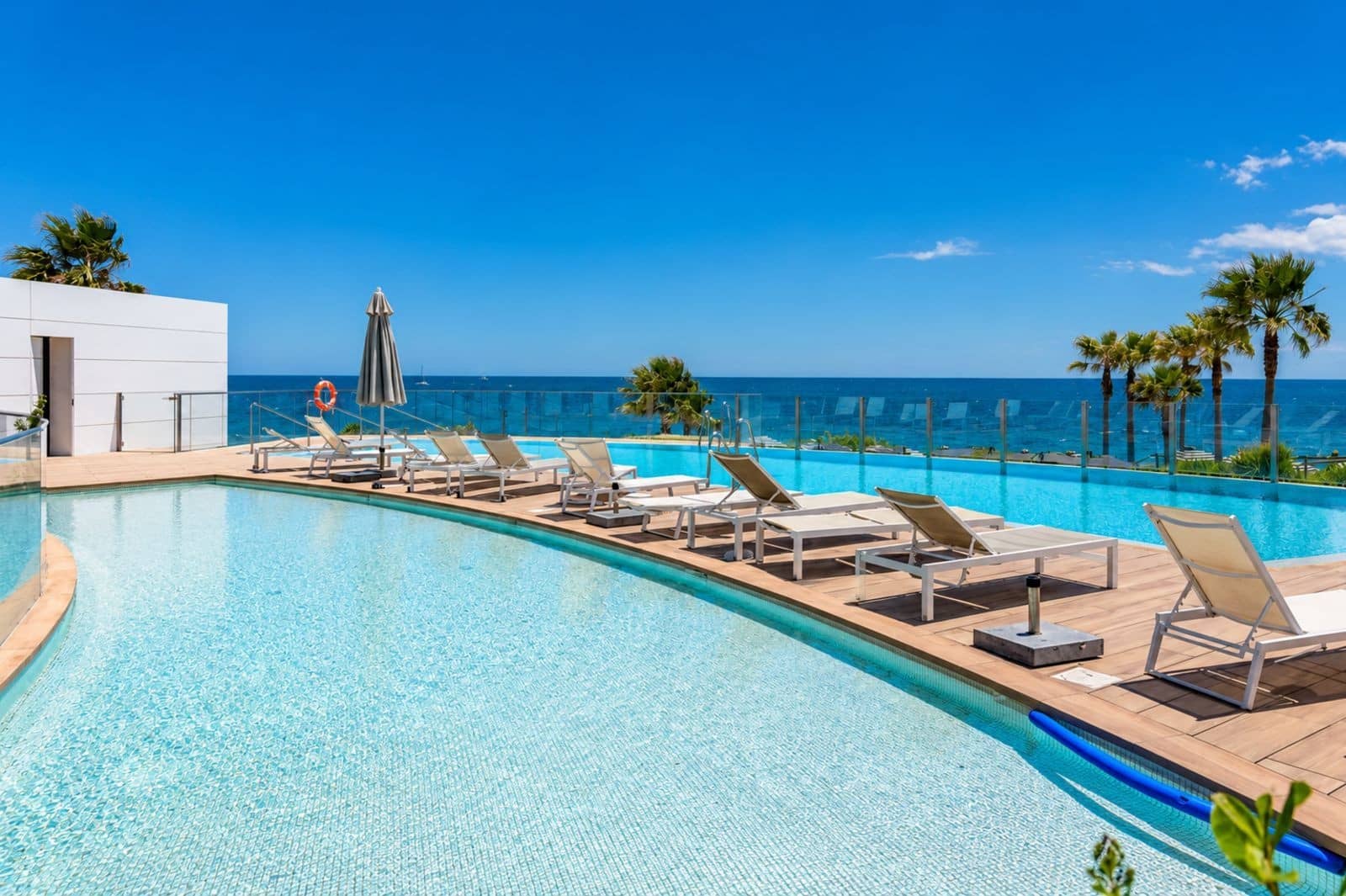 4 bedroom Apartment for sale in Estepona with pool garage - € 2,090,000 (Ref: 9828991)