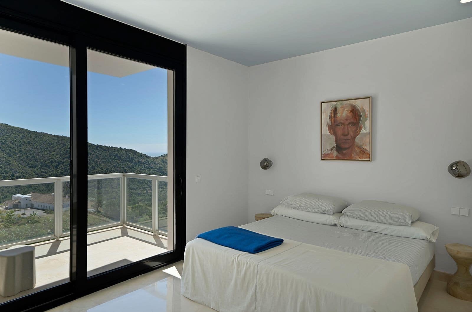 5 bedroom Villa for sale in Benahavis with pool garage - € 3,195,000 (Ref: 9828992)