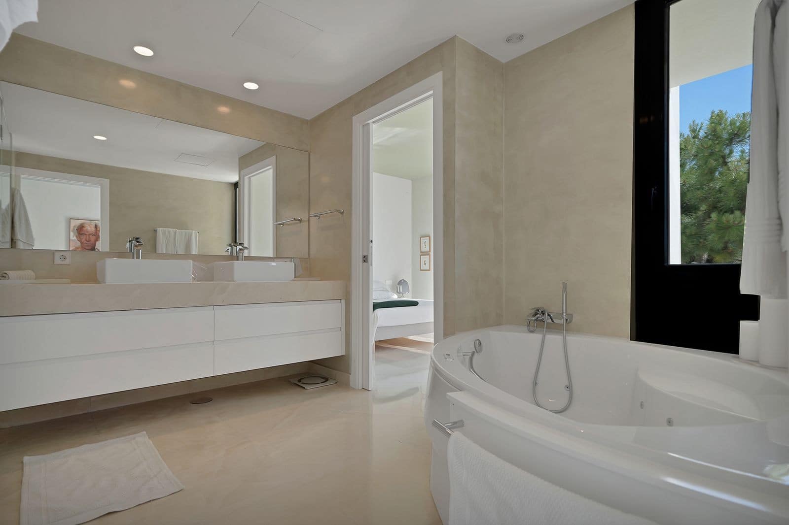 5 bedroom Villa for sale in Benahavis with pool garage - € 3,195,000 (Ref: 9828992)