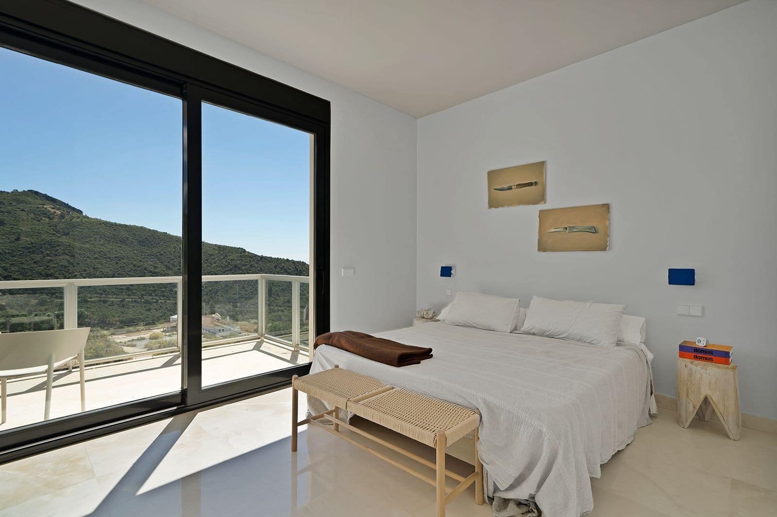 5 bedroom Villa for sale in Benahavis with pool garage - € 3,195,000 (Ref: 9828992)