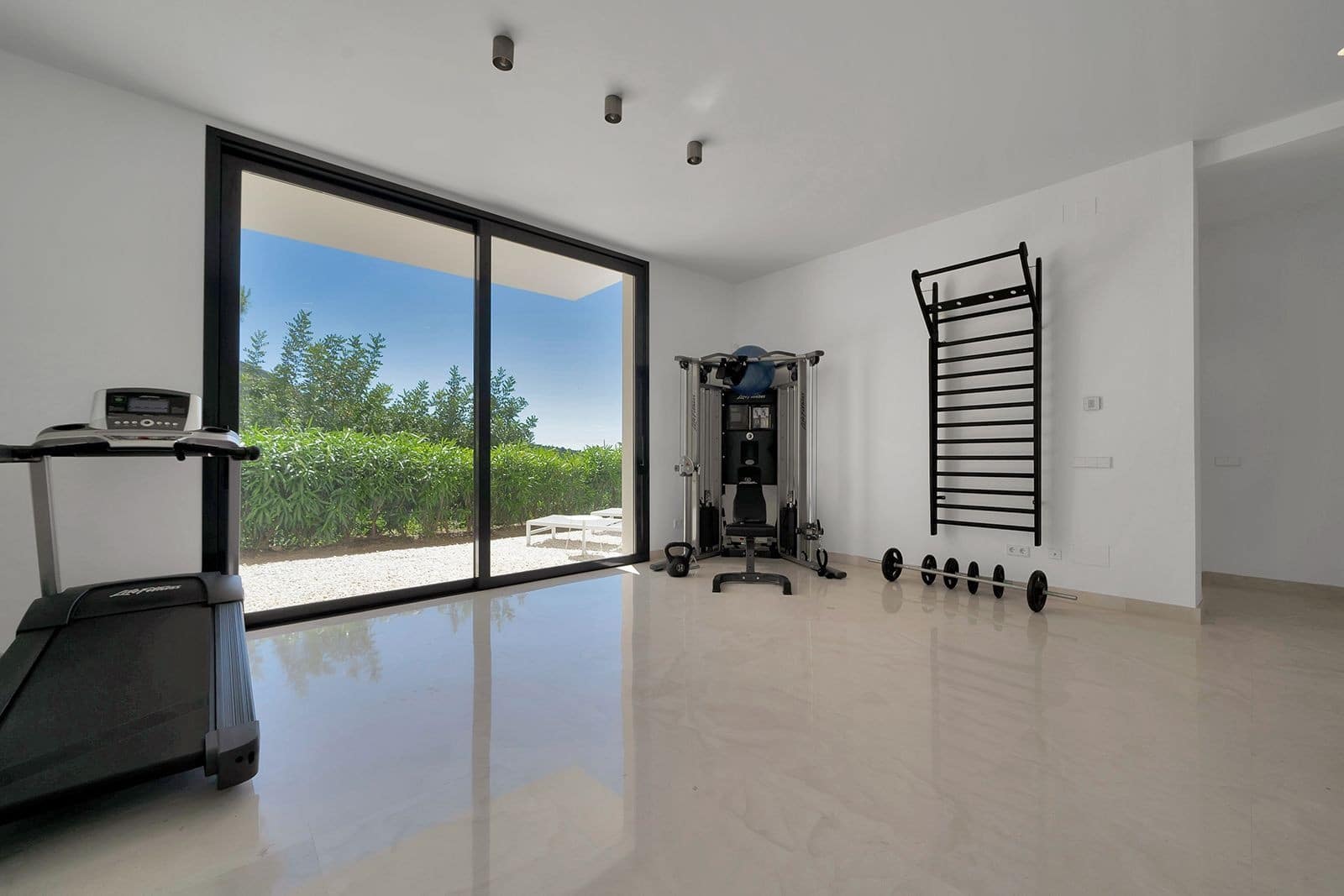 5 bedroom Villa for sale in Benahavis with pool garage - € 3,195,000 (Ref: 9828992)