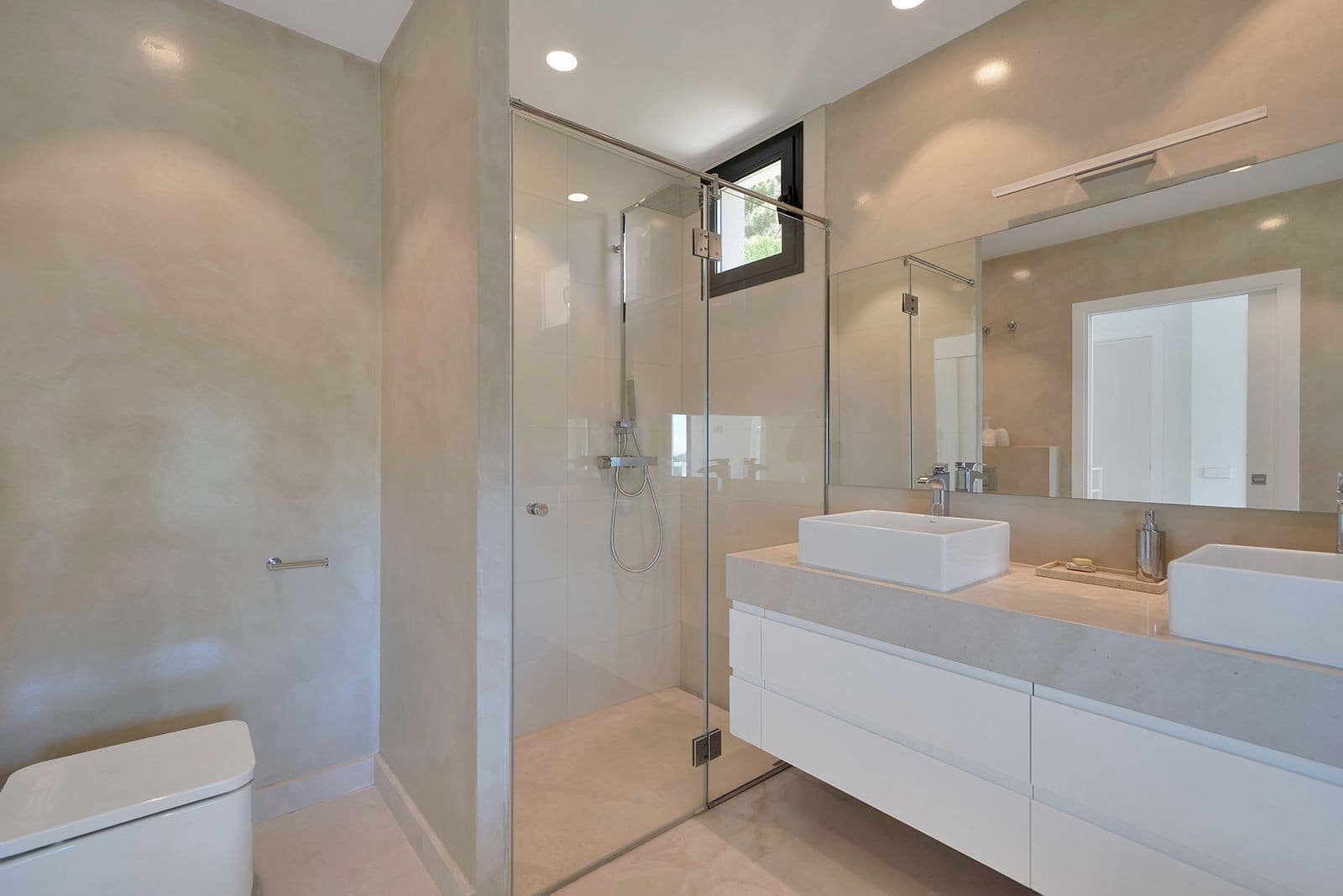 5 bedroom Villa for sale in Benahavis with pool garage - € 3,195,000 (Ref: 9828992)
