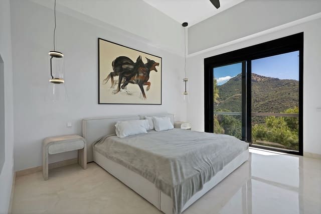 5 bedroom Villa for sale in Benahavís with pool garage - € 3,195,000 (Ref: 9828992)