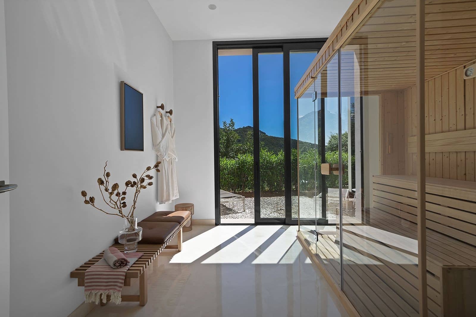 5 bedroom Villa for sale in Benahavis with pool garage - € 3,195,000 (Ref: 9828992)