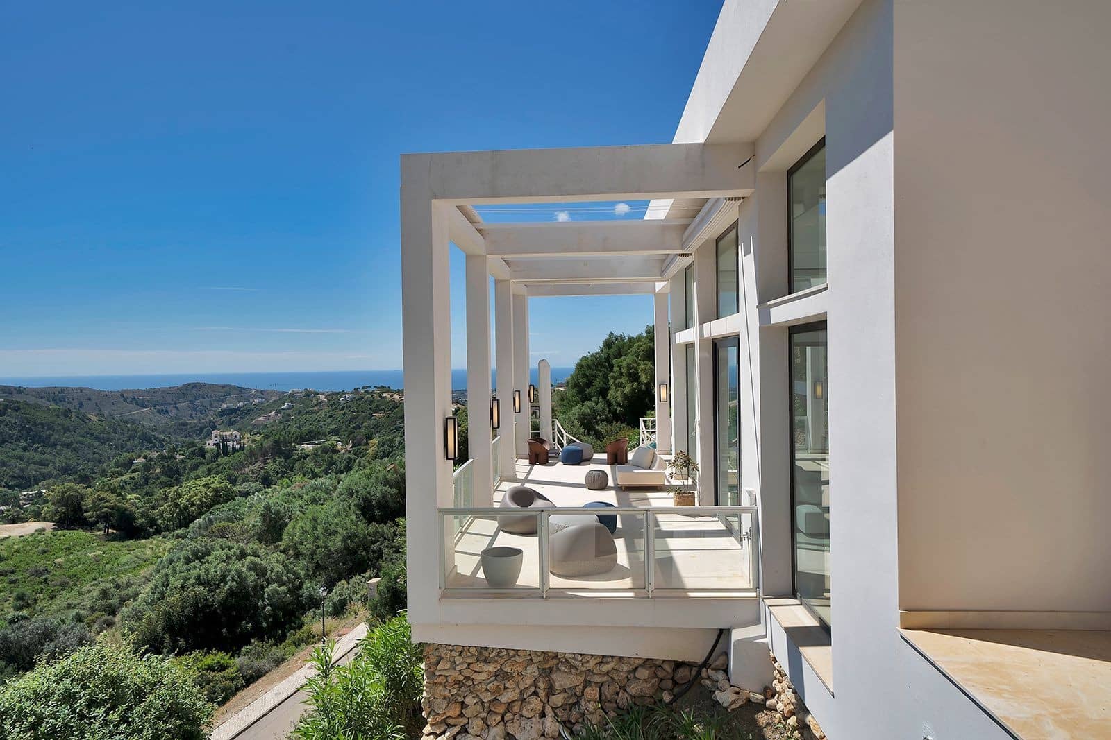 5 bedroom Villa for sale in Benahavis with pool garage - € 3,195,000 (Ref: 9828992)