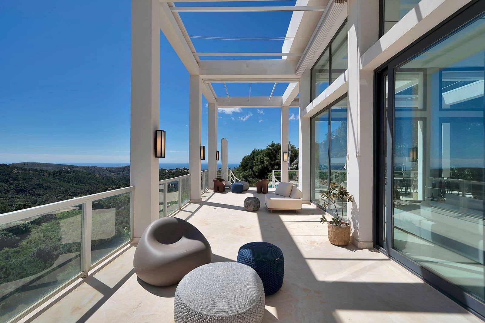5 bedroom Villa for sale in Benahavis with pool garage - € 3,195,000 (Ref: 9828992)