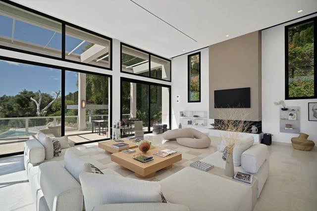 5 bedroom Villa for sale in Benahavís with pool garage - € 3,195,000 (Ref: 9828992)