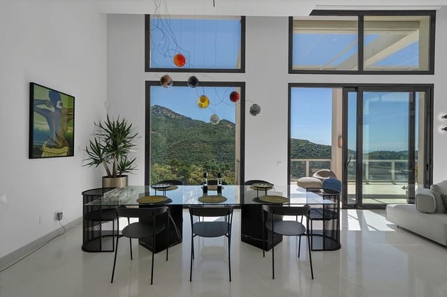 5 bedroom Villa for sale in Benahavís with pool garage - € 3,195,000 (Ref: 9828992)