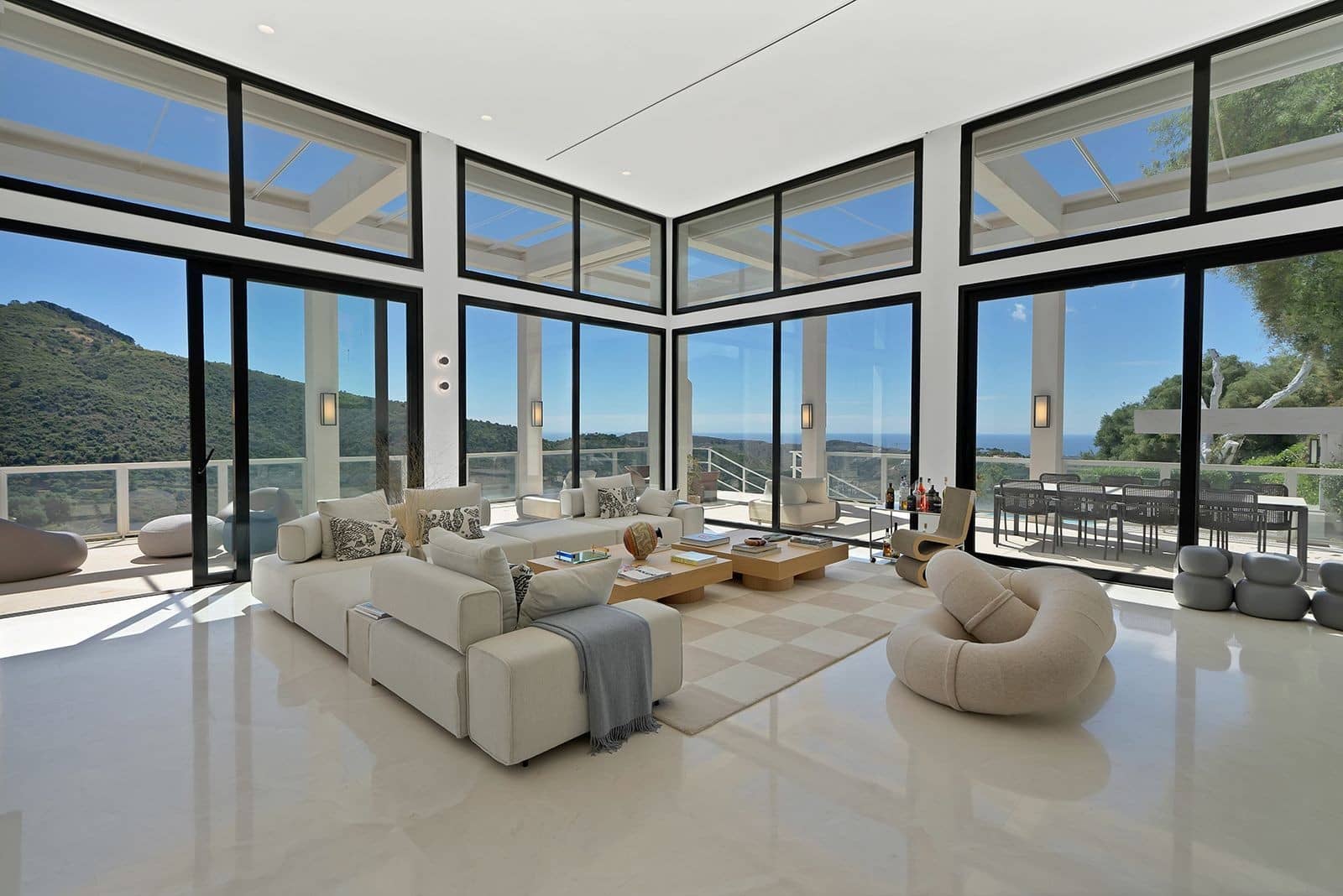 5 bedroom Villa for sale in Benahavis with pool garage - € 3,195,000 (Ref: 9828992)