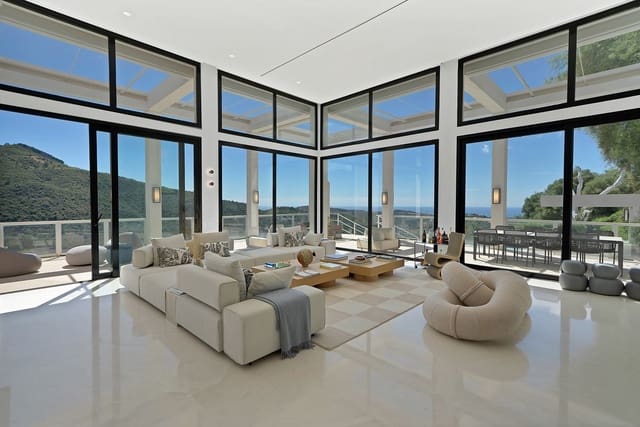 5 bedroom Villa for sale in Benahavís with pool garage - € 3,195,000 (Ref: 9828992)