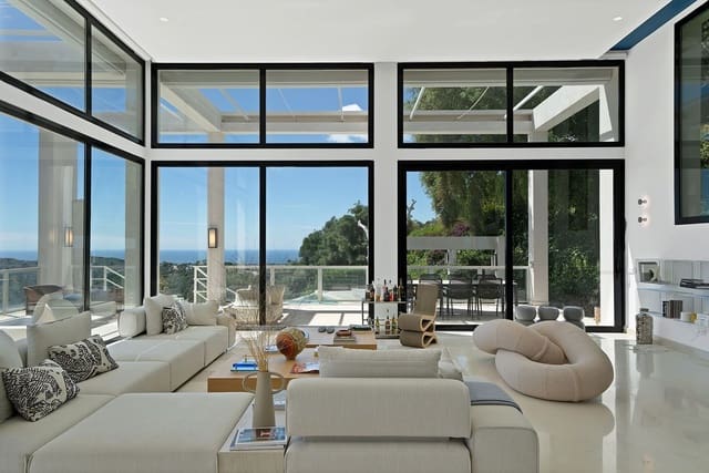 5 bedroom Villa for sale in Benahavís with pool garage - € 3,195,000 (Ref: 9828992)
