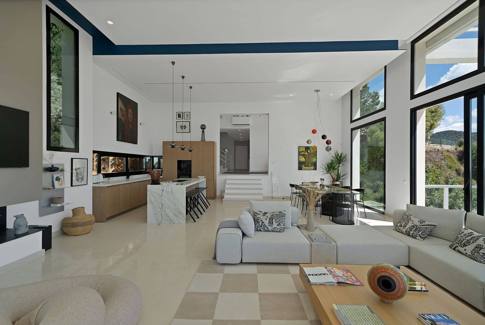 5 bedroom Villa for sale in Benahavis with pool garage - € 3,195,000 (Ref: 9828992)