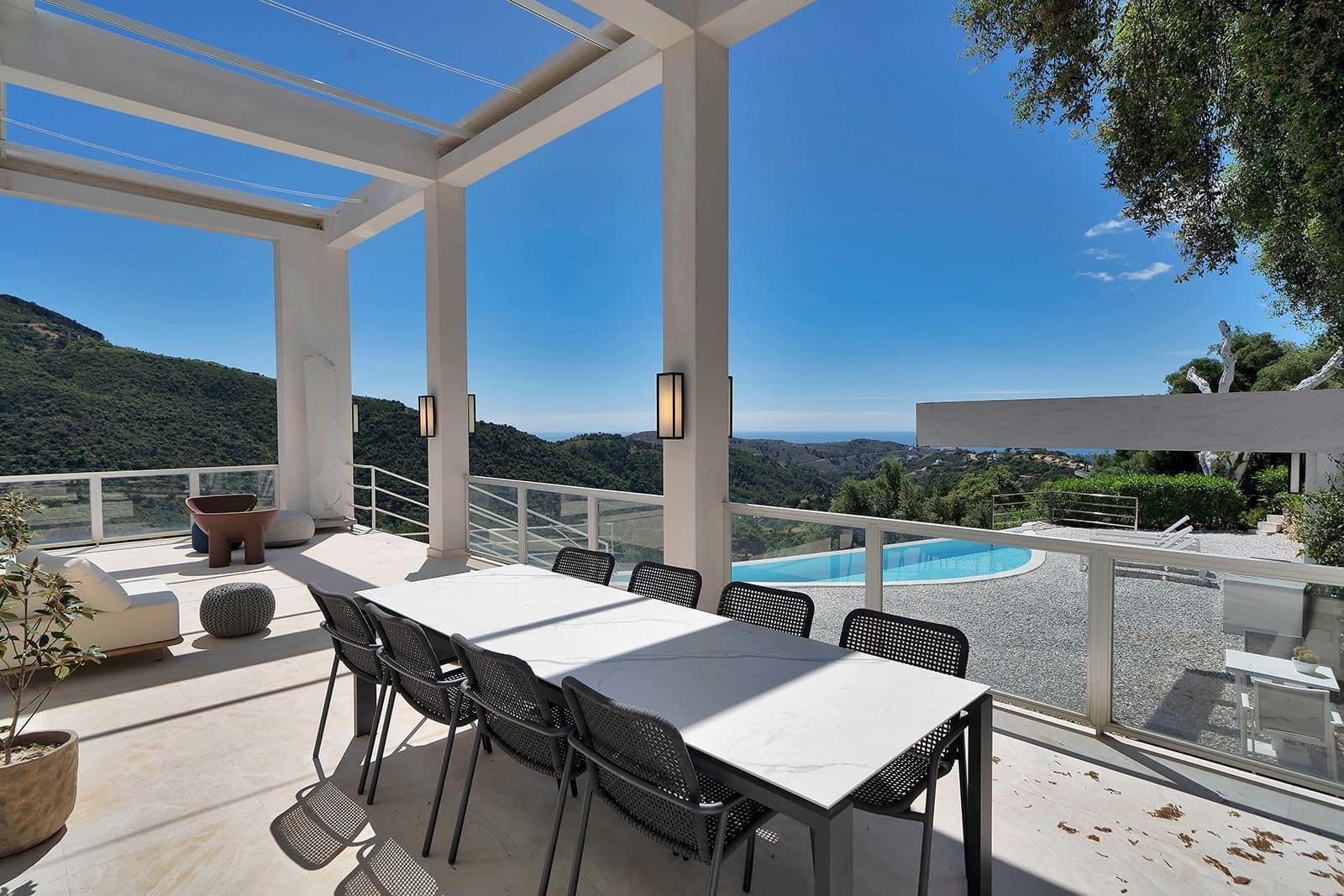 5 bedroom Villa for sale in Benahavis with pool garage - € 3,195,000 (Ref: 9828992)