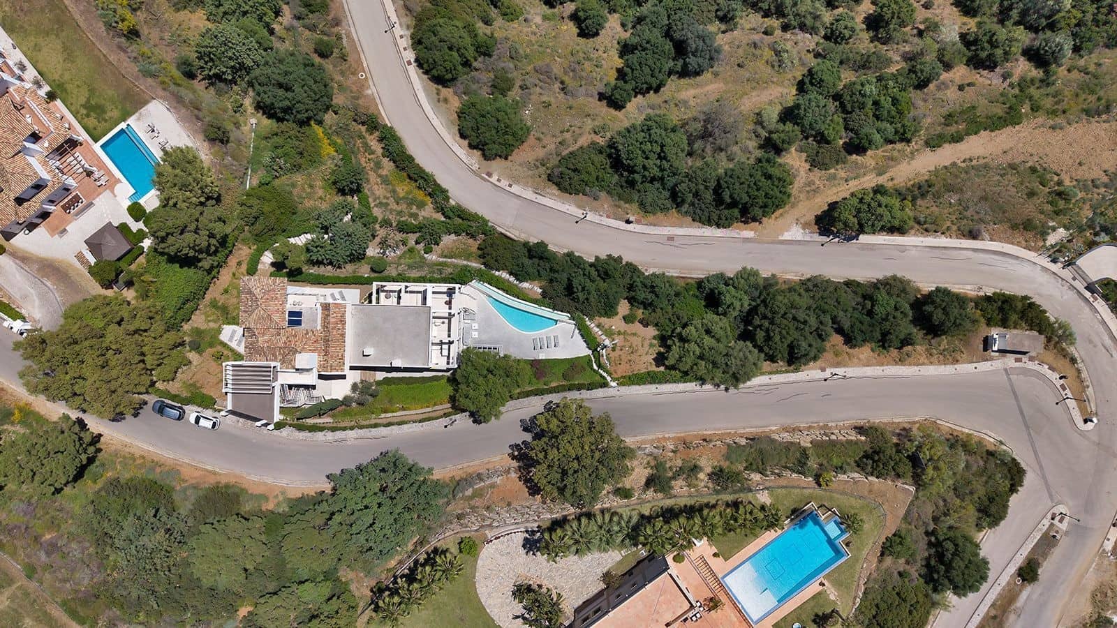 5 bedroom Villa for sale in Benahavis with pool garage - € 3,195,000 (Ref: 9828992)