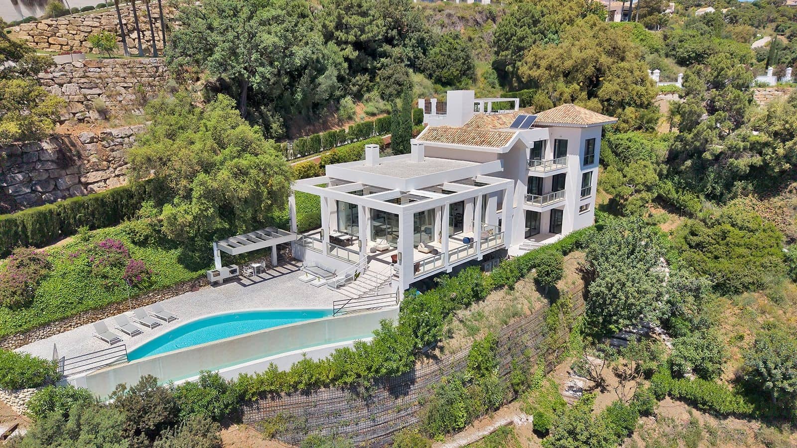 5 bedroom Villa for sale in Benahavis with pool garage - € 3,195,000 (Ref: 9828992)