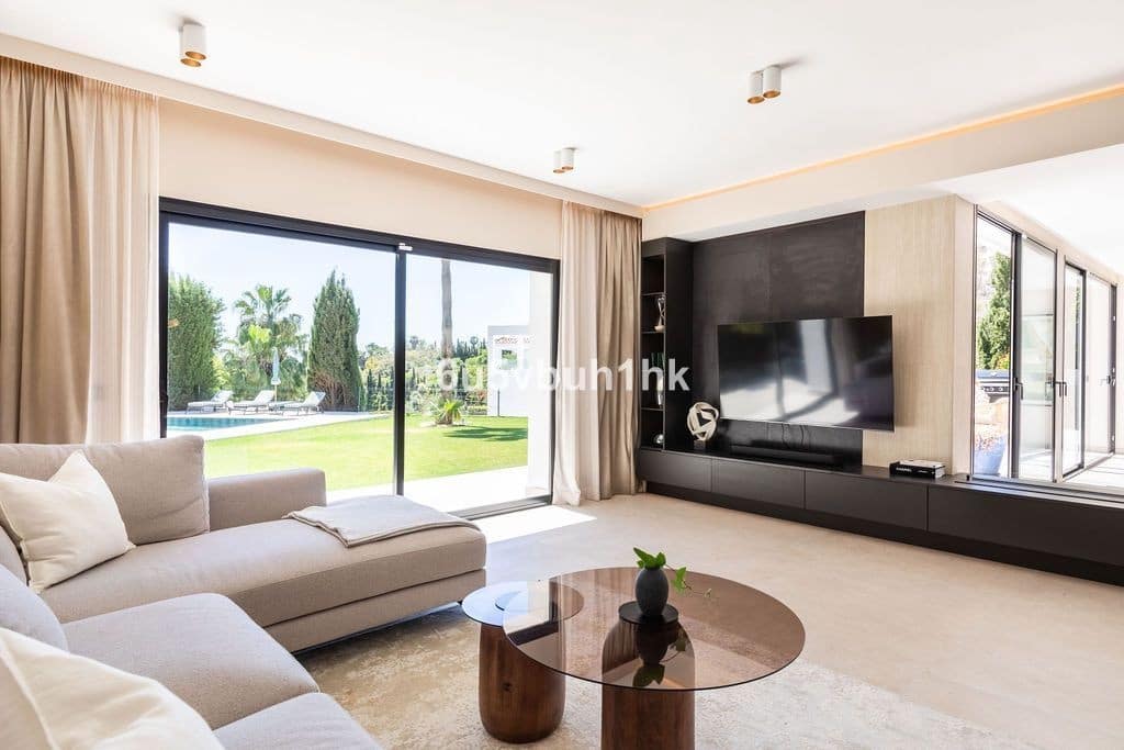 6 makuuhuone Huvila myytävänä paikassa El Paraiso mukana uima-altaan 
autotalli - 2 750 000 € (Ref: 9828993)