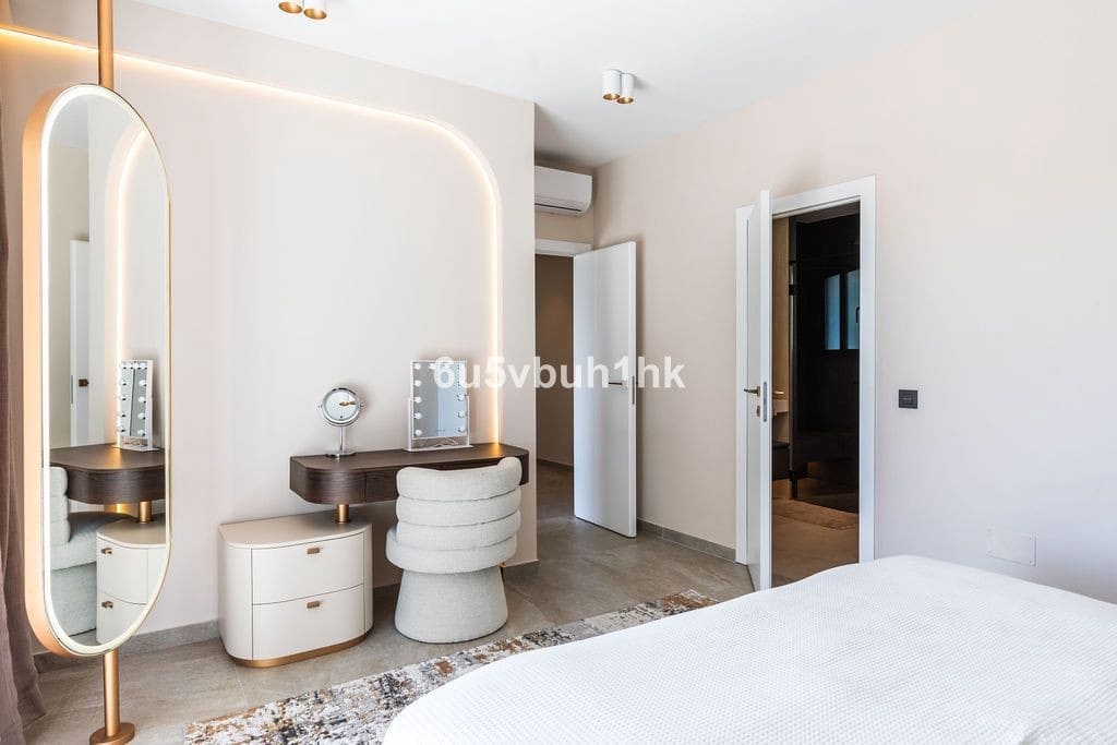 6 makuuhuone Huvila myytävänä paikassa El Paraiso mukana uima-altaan 
autotalli - 2 750 000 € (Ref: 9828993)