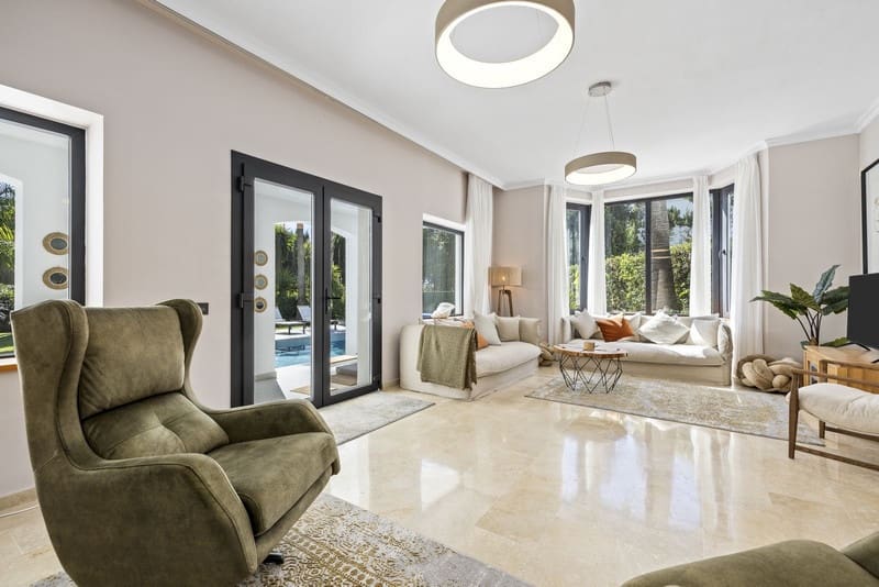 Villa for sale in El Paraiso with pool garage - € 1,998,000 (Ref: 9828994)