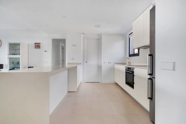 4 bedroom Apartment for sale in Fuengirola with pool garage - € 719,000 (Ref: 9831222)