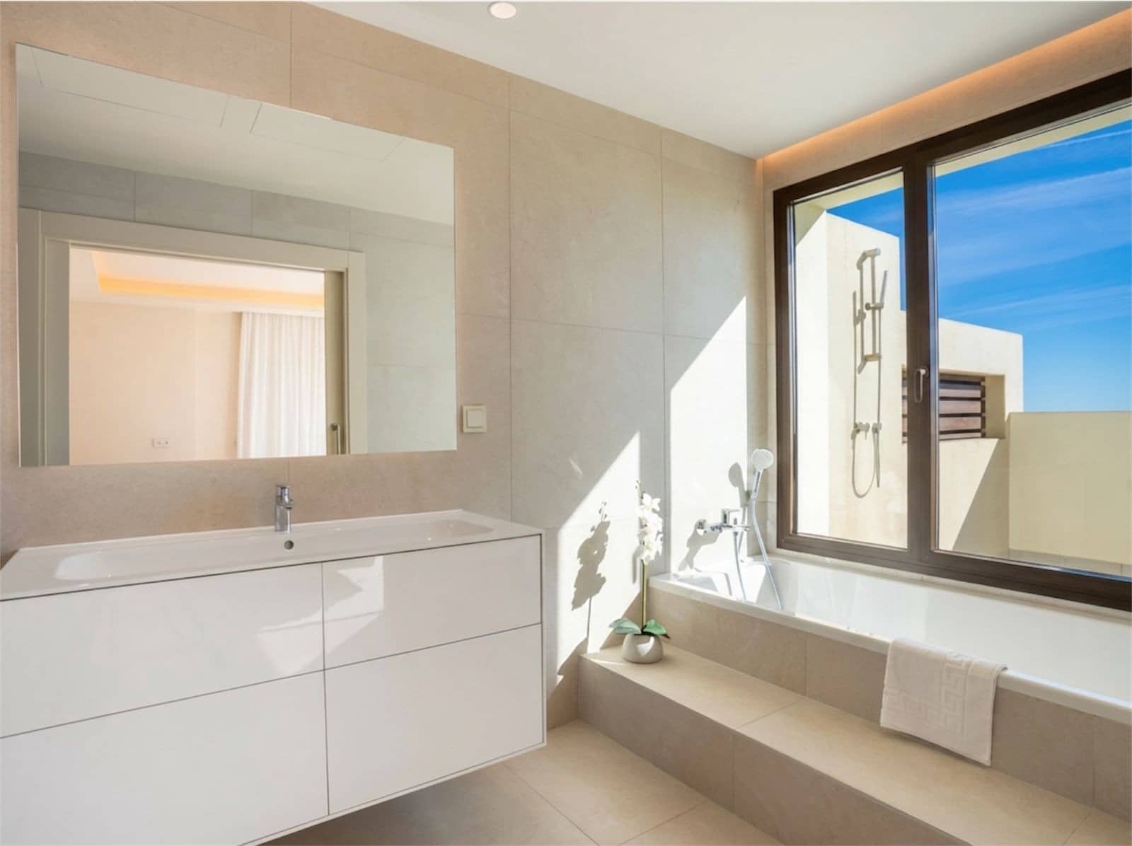 3 bedroom Penthouse for sale in Estepona with pool garage - € 3,800,000 (Ref: 9831224)