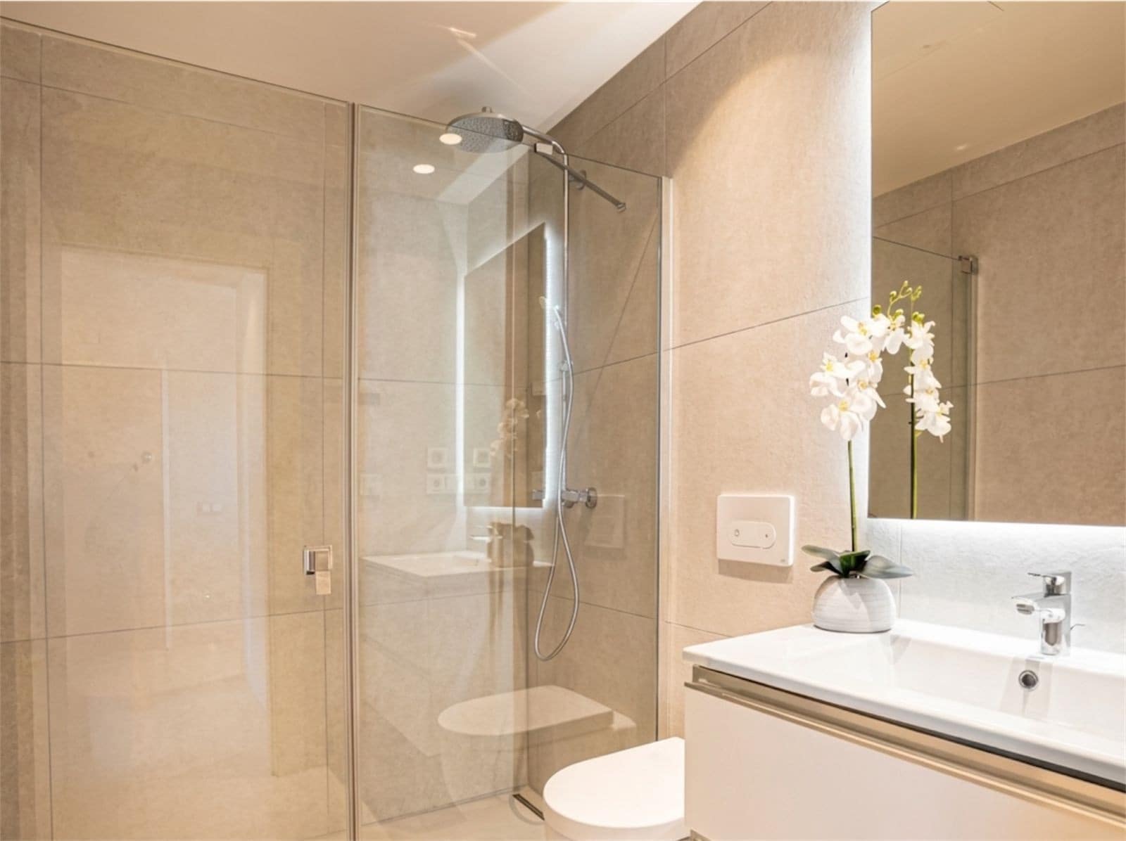 3 bedroom Penthouse for sale in Estepona with pool garage - € 3,800,000 (Ref: 9831224)