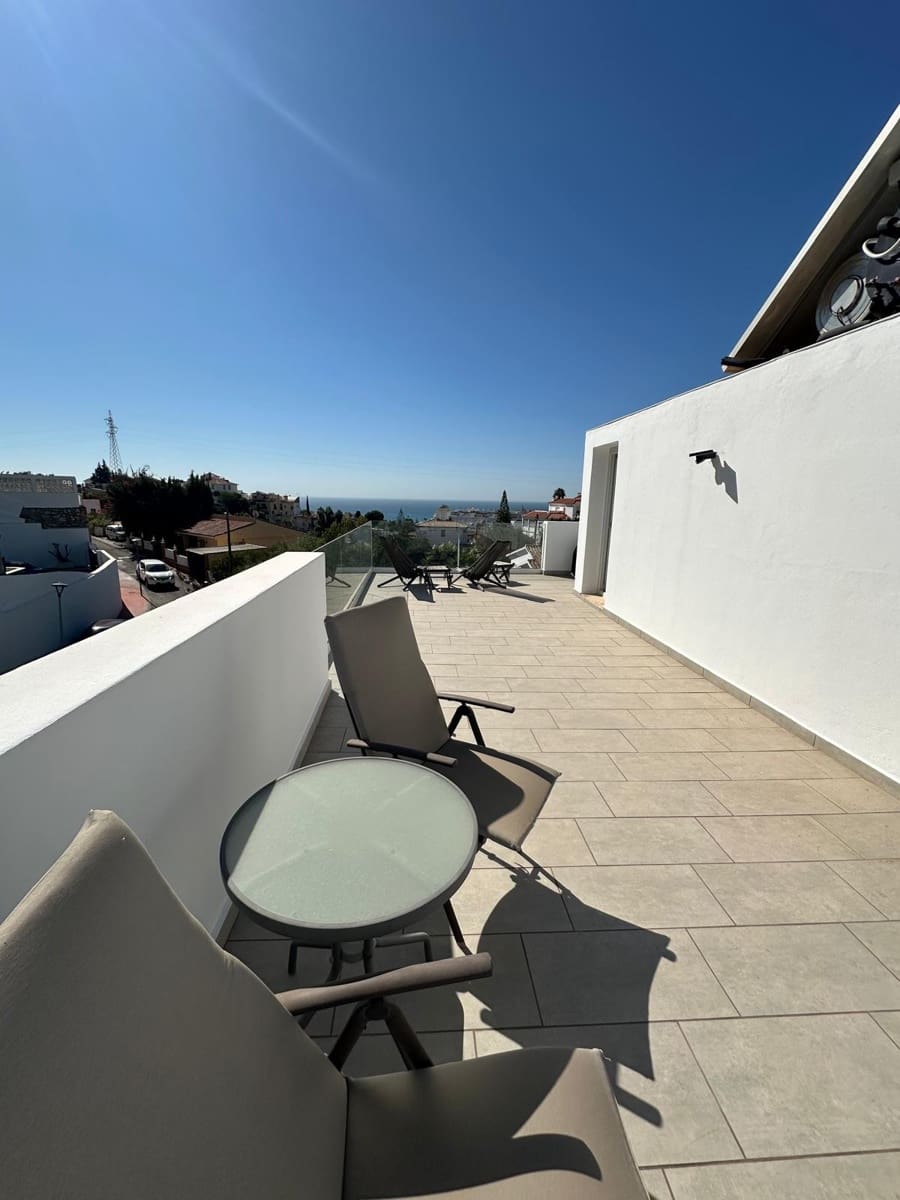 2 bedroom Villa for sale in Fuengirola with pool garage - € 625,000 (Ref: 9833583)