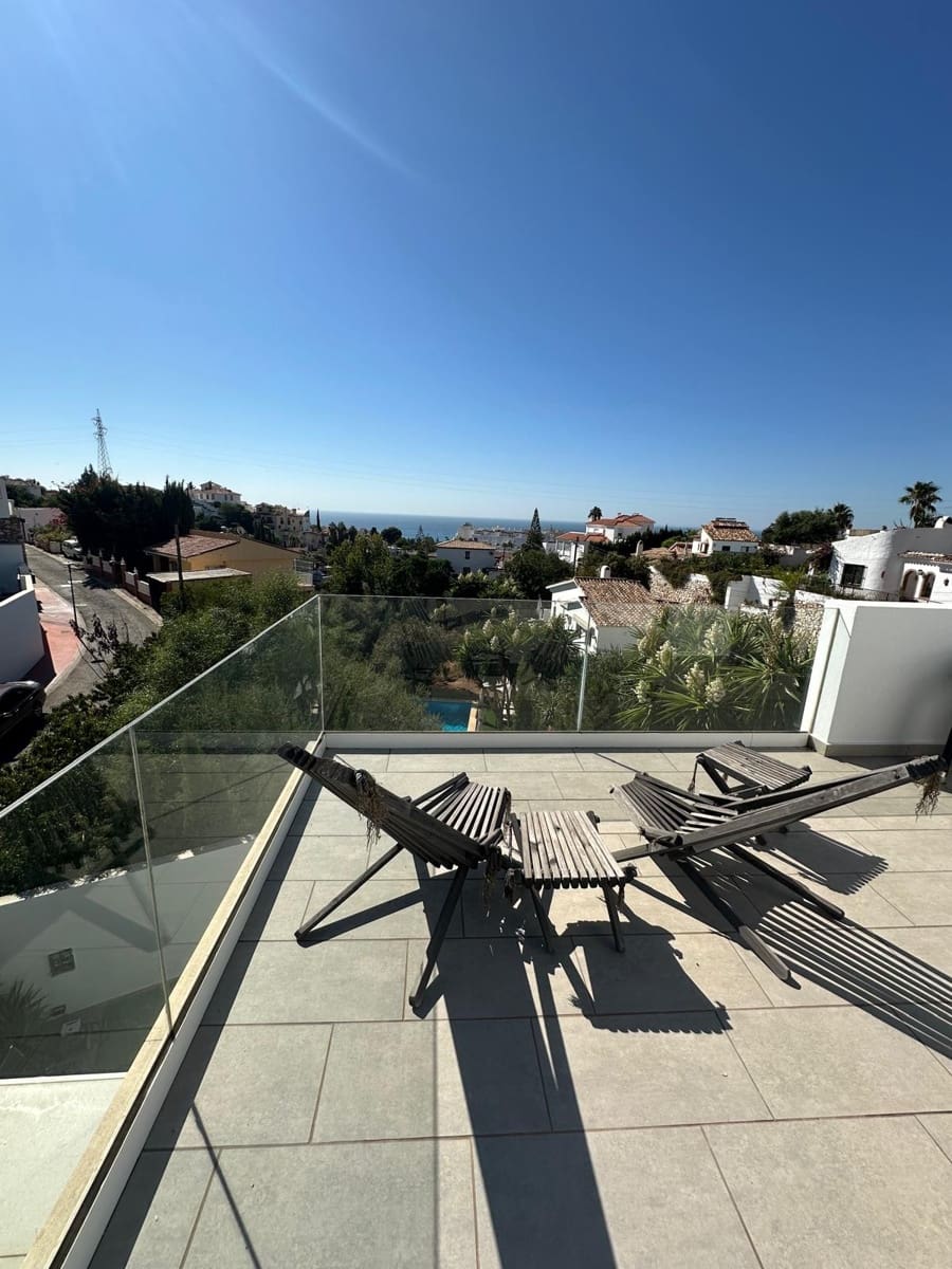 2 bedroom Villa for sale in Fuengirola with pool garage - € 625,000 (Ref: 9833583)