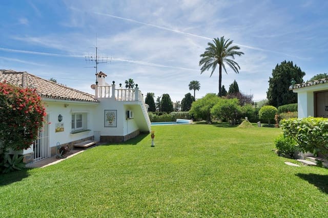 4 makuuhuone Huvila myytävänä paikassa El Paraiso, Estepona mukana uima-altaan 
autotalli - 1 750 000 € (Ref: 9849266)