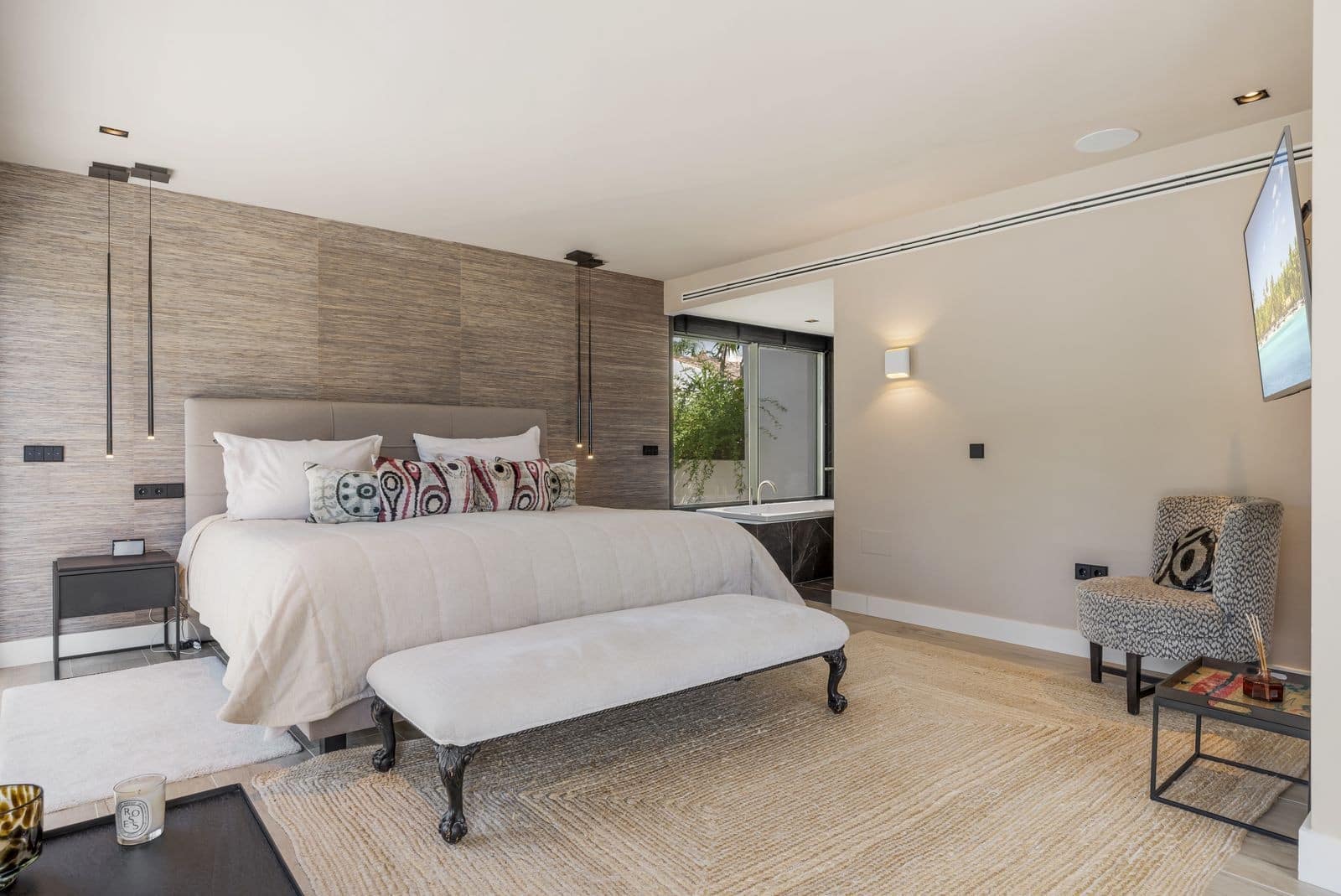 4 bedroom Villa for sale in Marbella with pool garage - € 3,695,000 (Ref: 9851512)