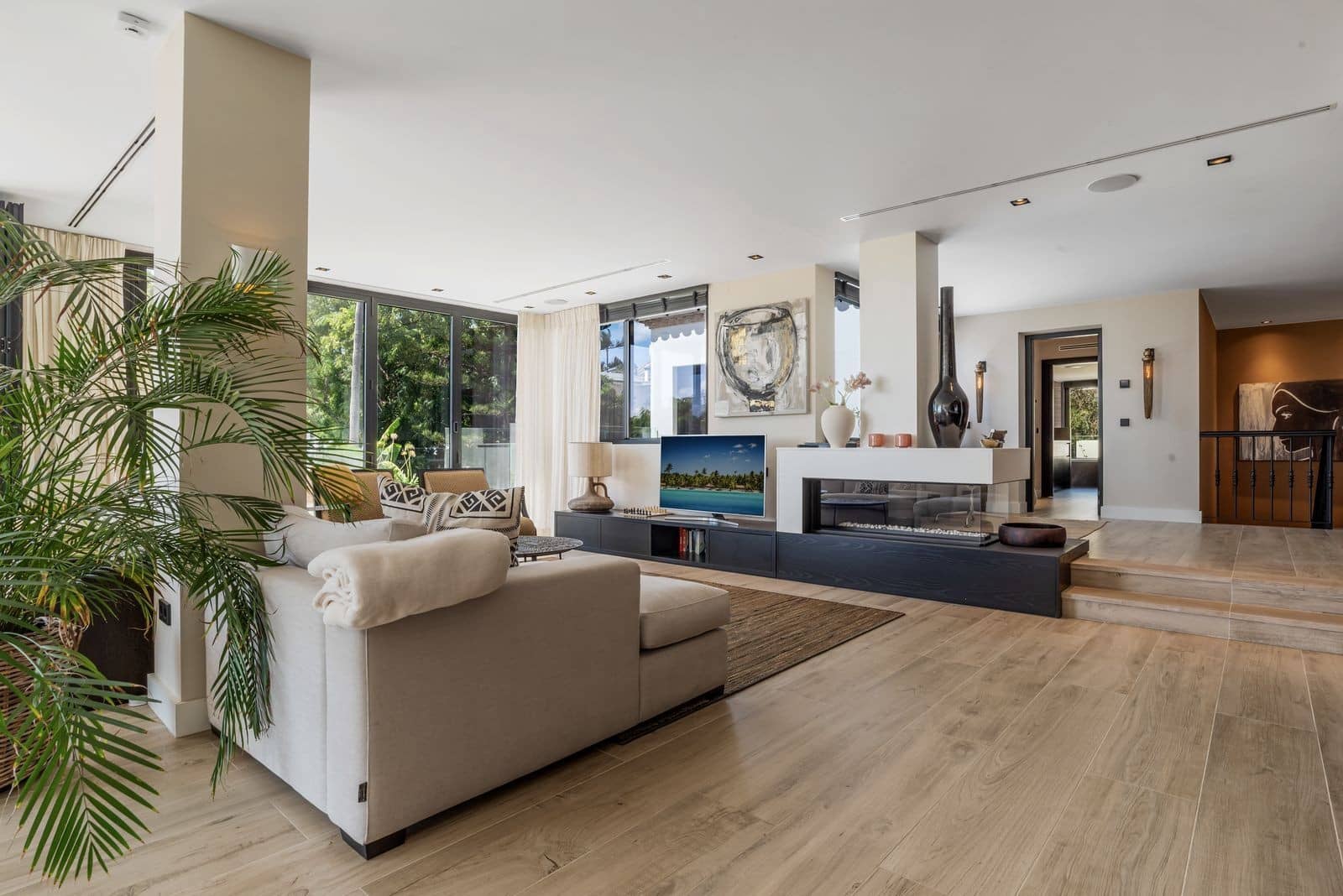 4 bedroom Villa for sale in Marbella with pool garage - € 3,695,000 (Ref: 9851512)