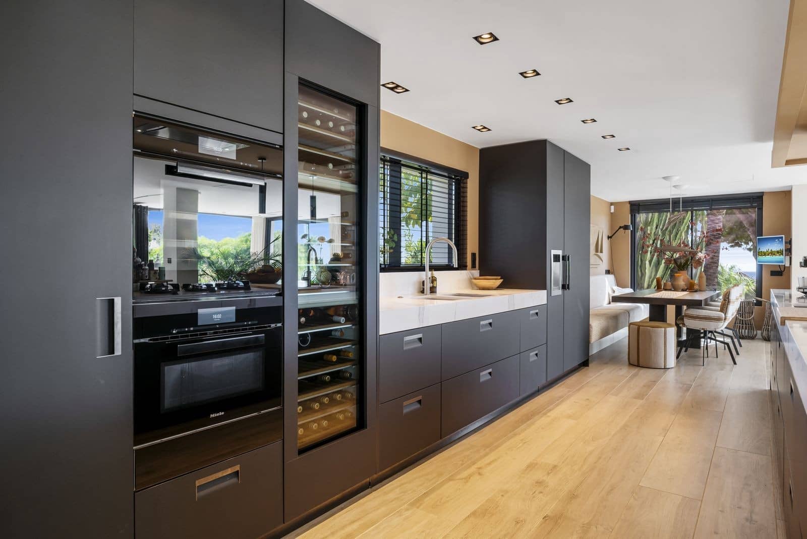 4 bedroom Villa for sale in Marbella with pool garage - € 3,695,000 (Ref: 9851512)