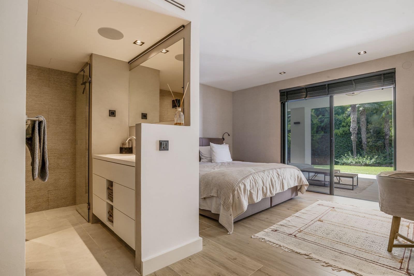 4 bedroom Villa for sale in Marbella with pool garage - € 3,695,000 (Ref: 9851512)